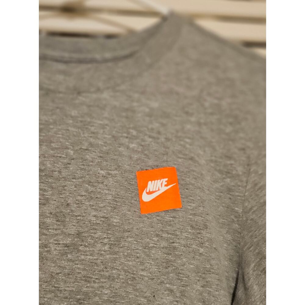 Nike small basic tee - Picture 2 of 4